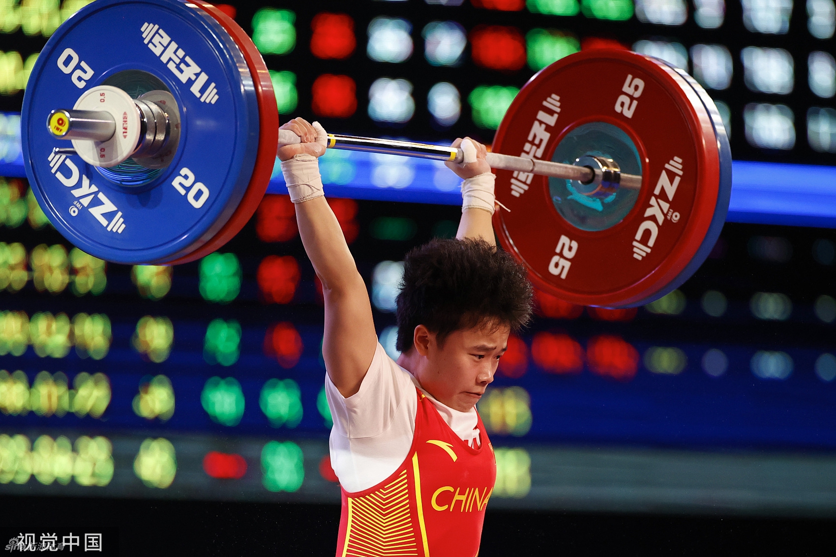 全运举重女子49公斤级 侯志慧超世界纪录夺冠