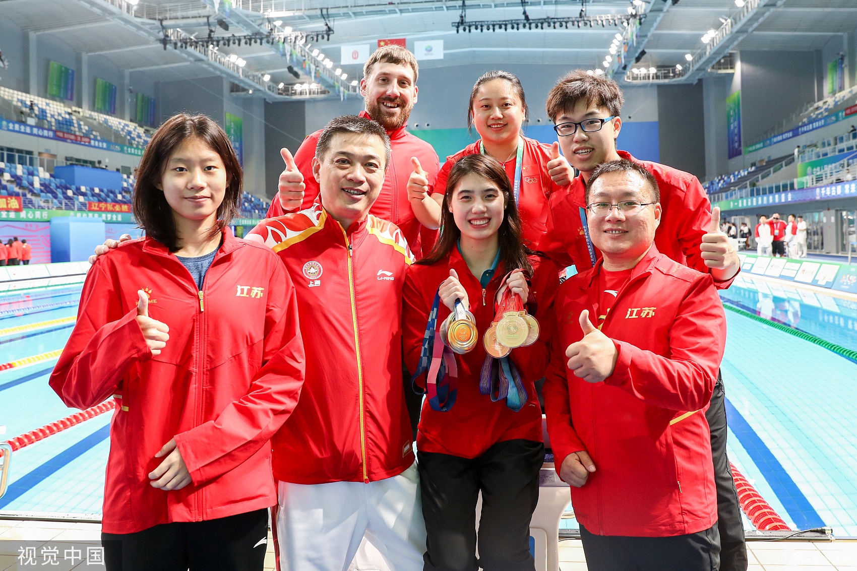 进货完成！张雨霏展示6金3银笑容超甜