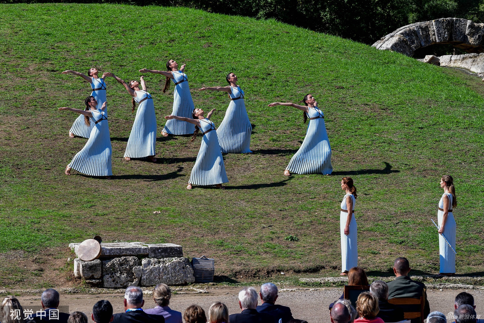北京冬奥会火种在希腊点燃 李佳军传递火炬