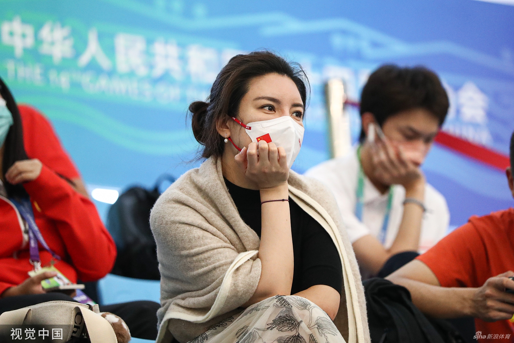 杜丽观战10米气步枪混合团体赛