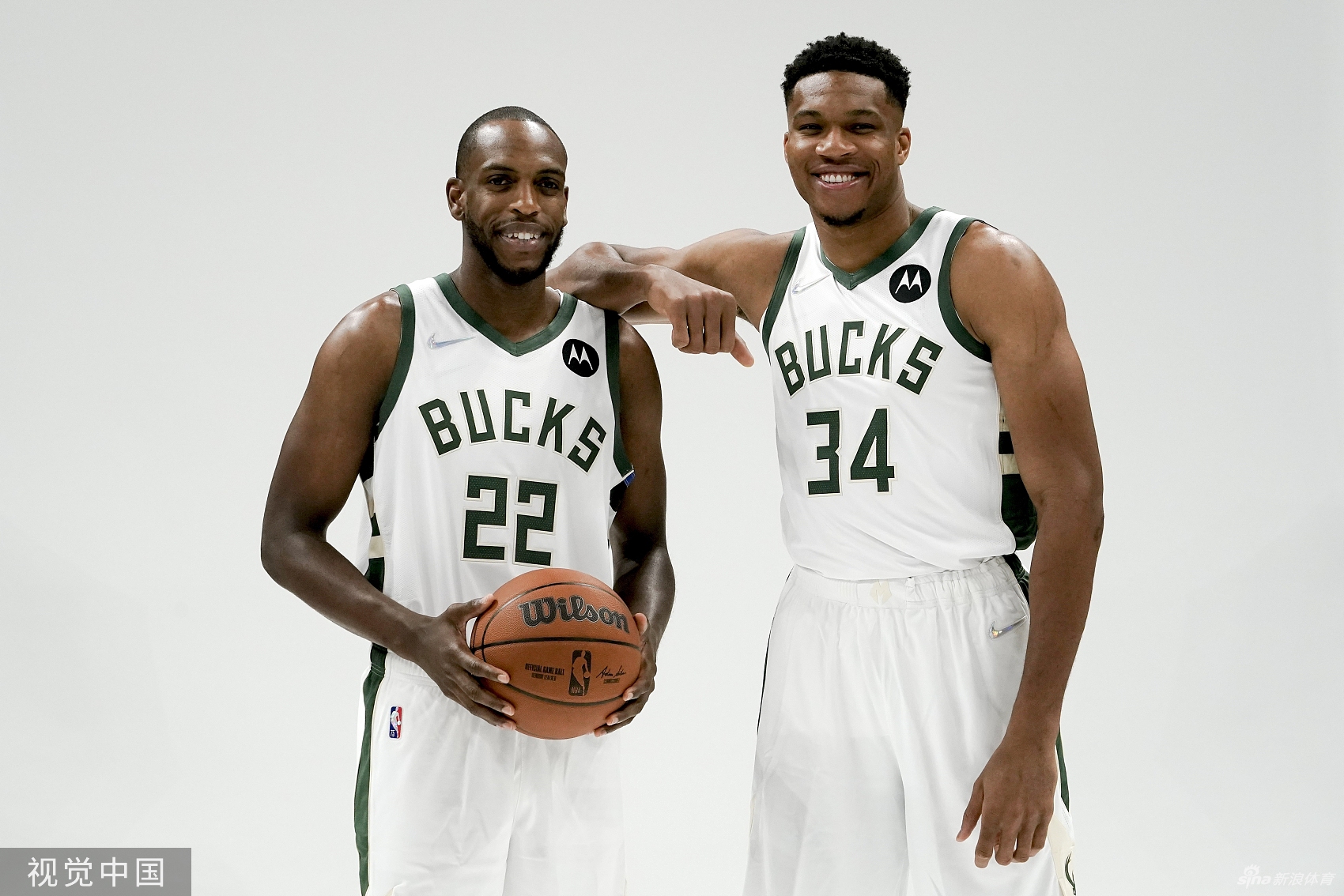 卫冕冠军雄鹿队媒体日拍摄写真