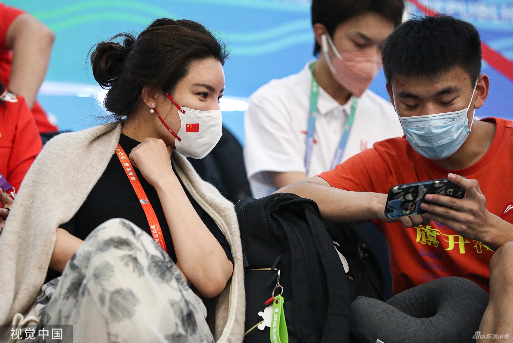 杜丽观战10米气步枪混合团体赛