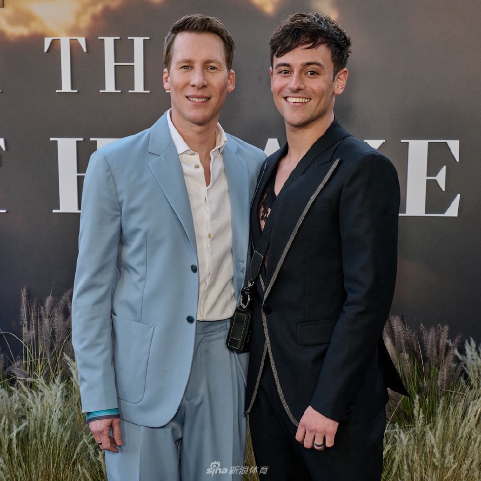 汤姆戴利亮相红毯笑容满面