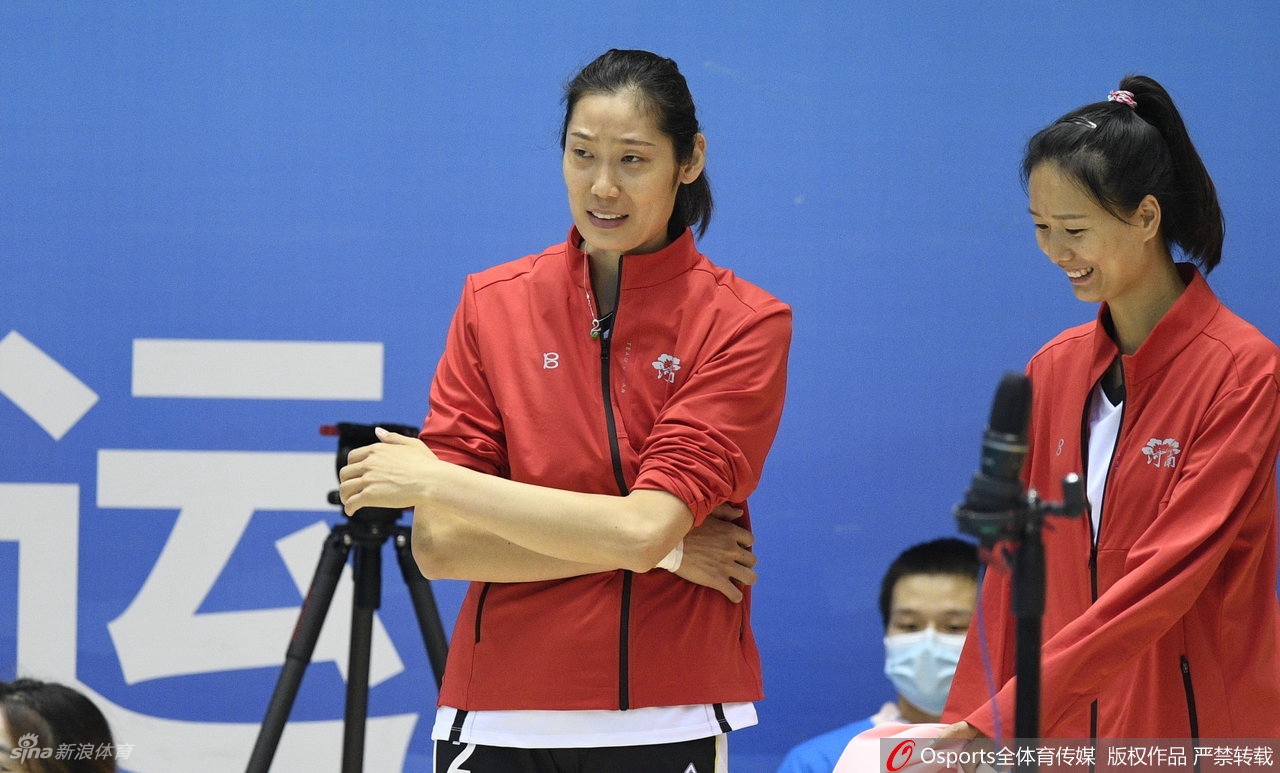 [全运]河南女排0-3遭上海横扫 朱婷伤停变送水工