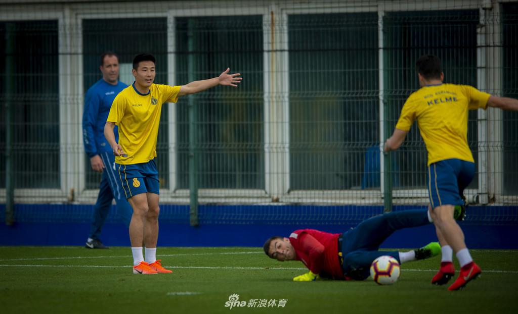 西班牙人训练备战联赛 武磊狂练射门