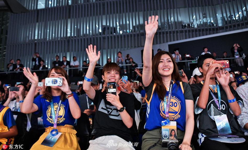 库里东京参加赞助商活动