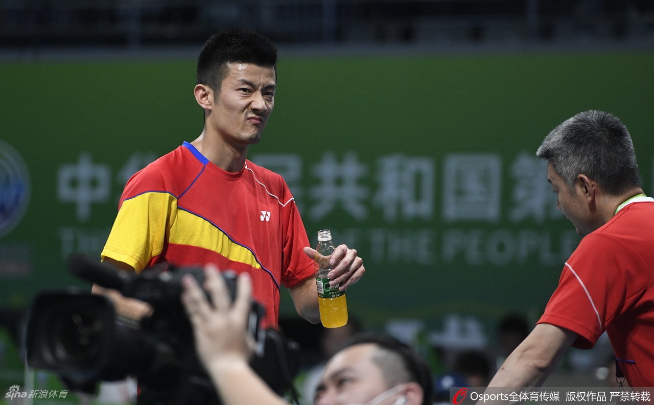 全运羽毛球男单1/4决赛 谌龙2-0晋级四强