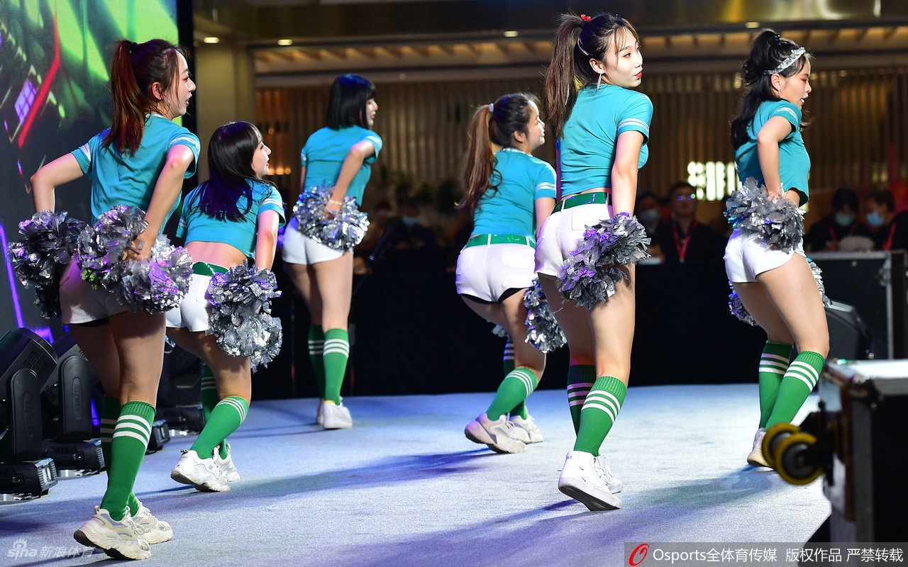 辽宁全运冠军运动员见面会 拉拉队宝贝活力热舞