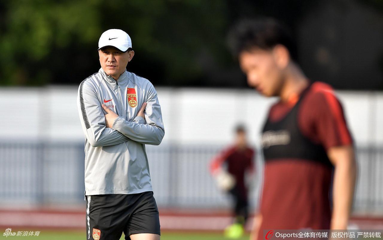 国奥踩场训练备战伊朗 无缘出线众队员不苟言笑