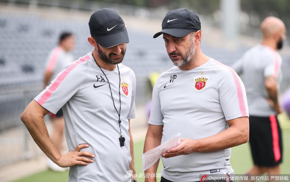 上海上港悉尼冬训胡尔克新发型抢眼