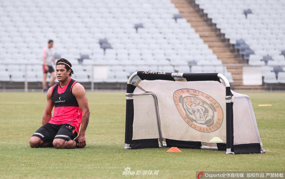 上海上港悉尼冬训胡尔克新发型抢眼