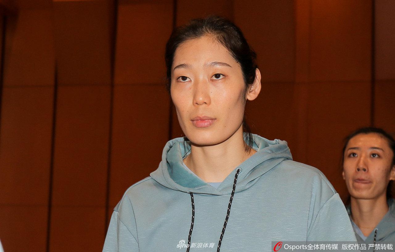 朱婷领衔出席天津女排出征仪式