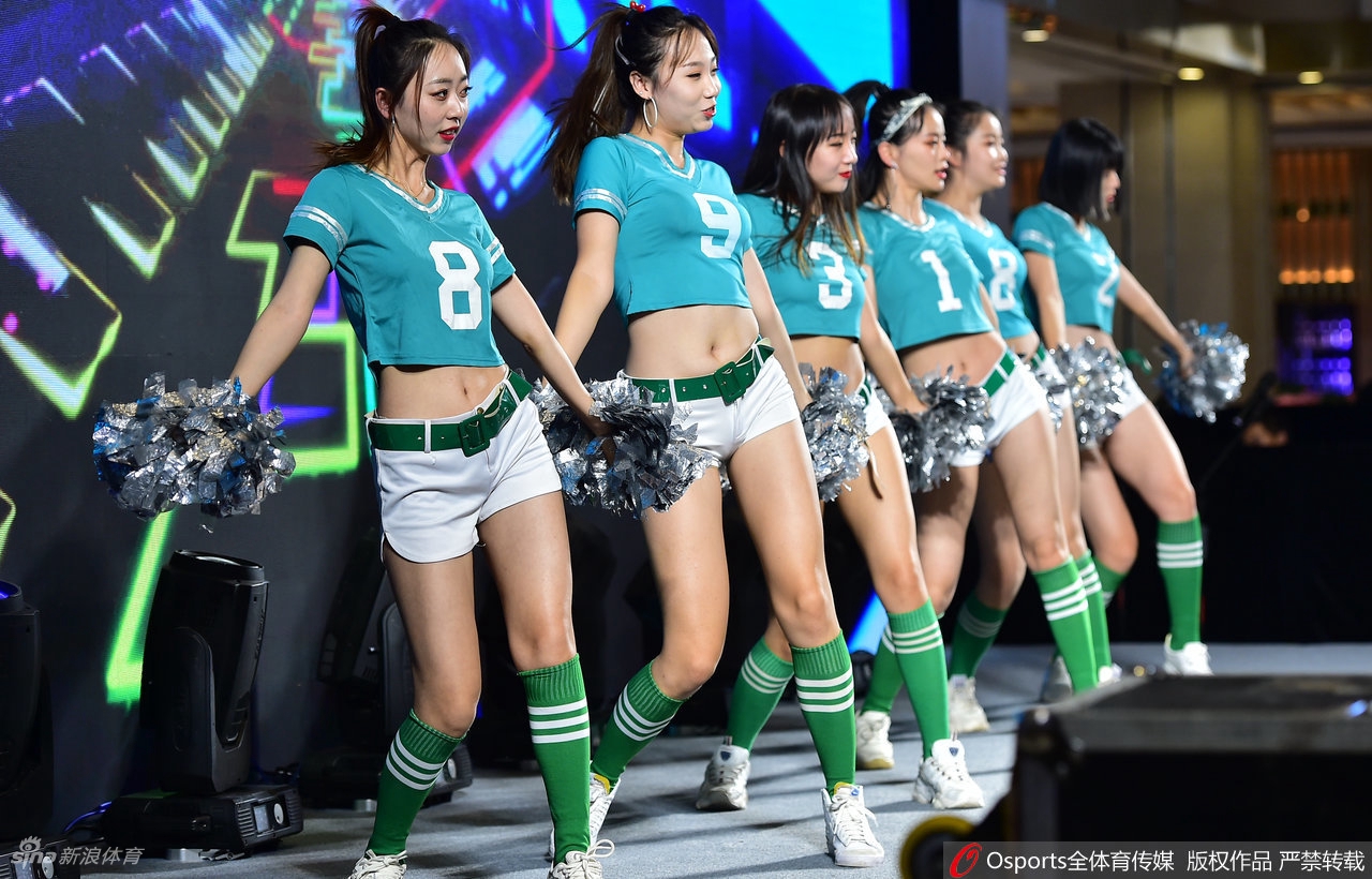 辽宁全运冠军运动员见面会 拉拉队宝贝活力热舞