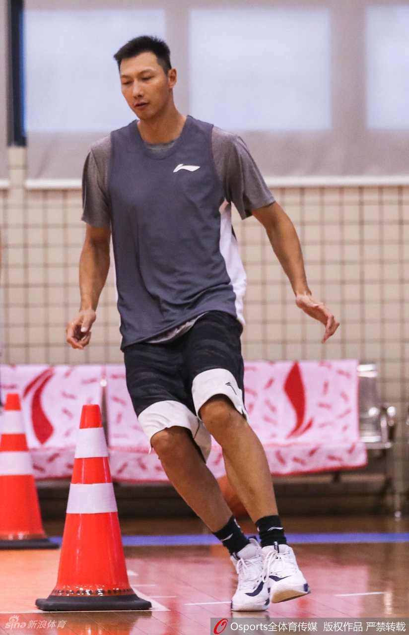 广东男篮通过CBA体能测试 易建联王者归来