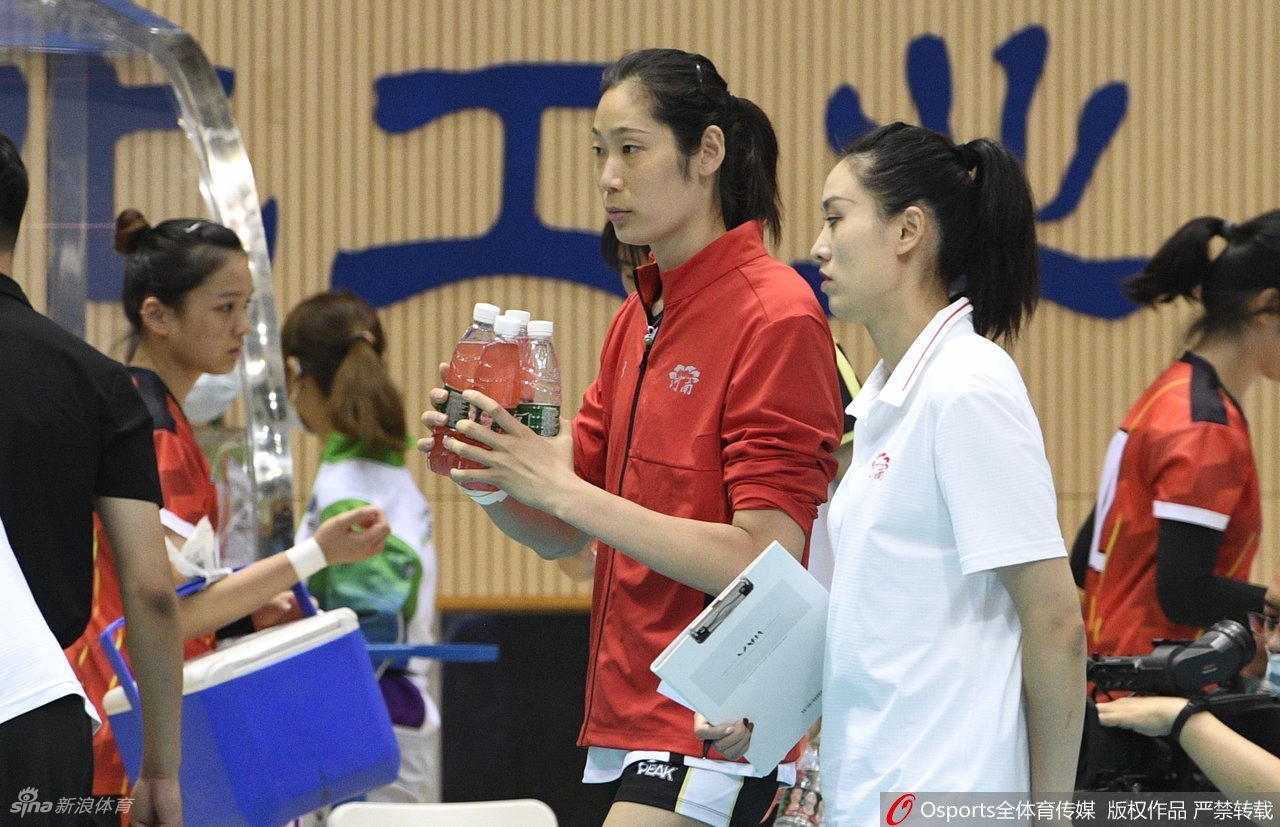 [全运]河南女排0-3遭上海横扫 朱婷伤停变送水工