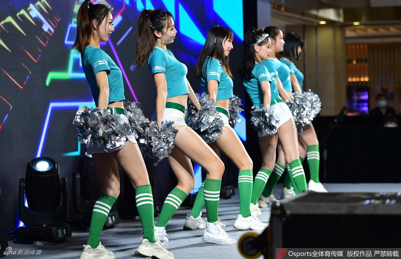 辽宁全运冠军运动员见面会 拉拉队宝贝活力热舞