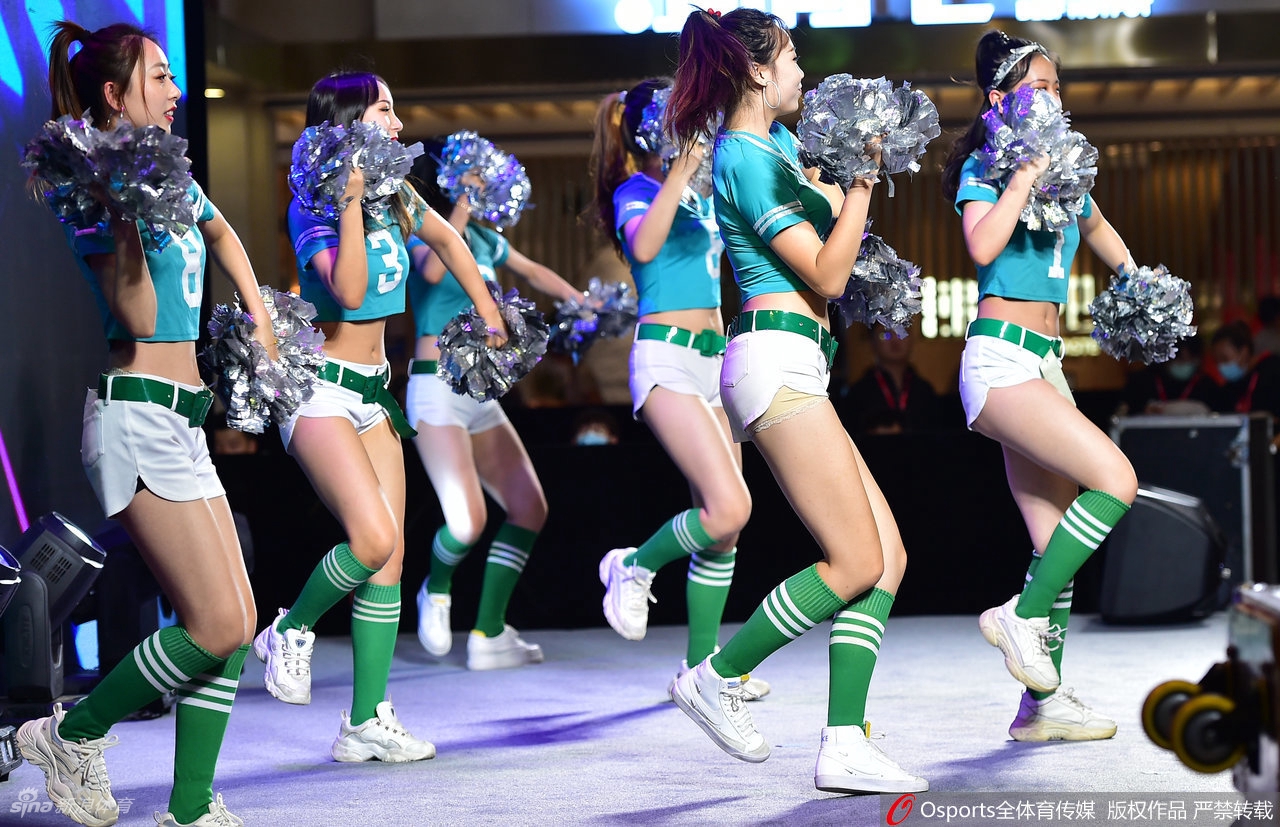 辽宁全运冠军运动员见面会 拉拉队宝贝活力热舞