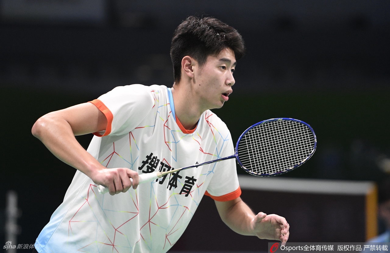 全运羽毛球男单1/4决赛 谌龙2-0晋级四强