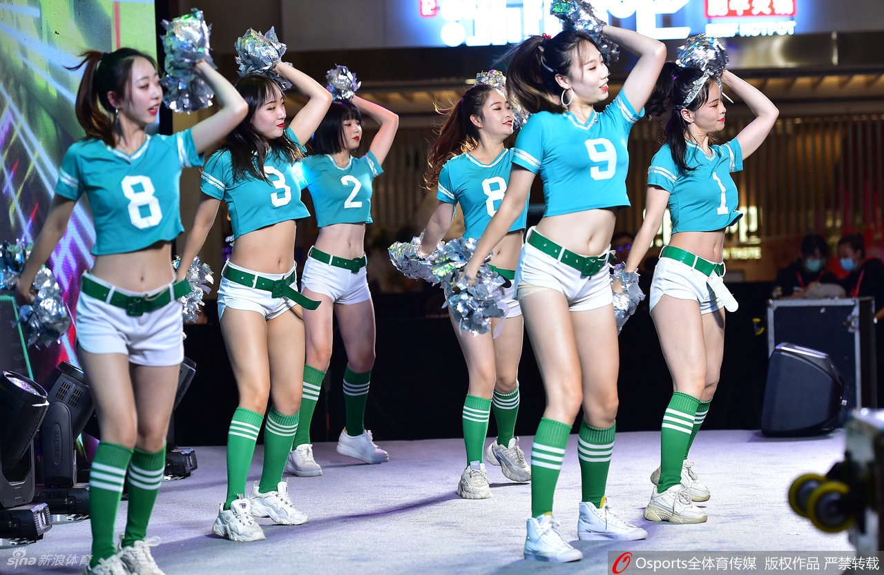 辽宁全运冠军运动员见面会 拉拉队宝贝活力热舞