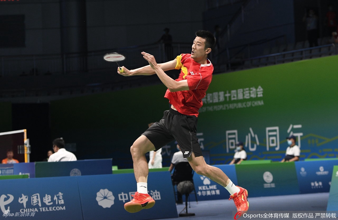 全运羽毛球男单1/4决赛 谌龙2-0晋级四强