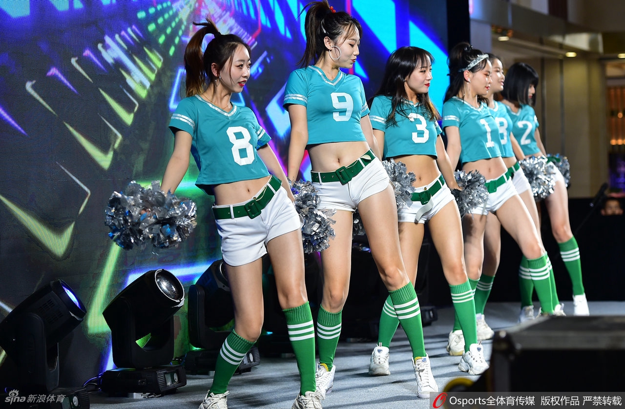 辽宁全运冠军运动员见面会 拉拉队宝贝活力热舞