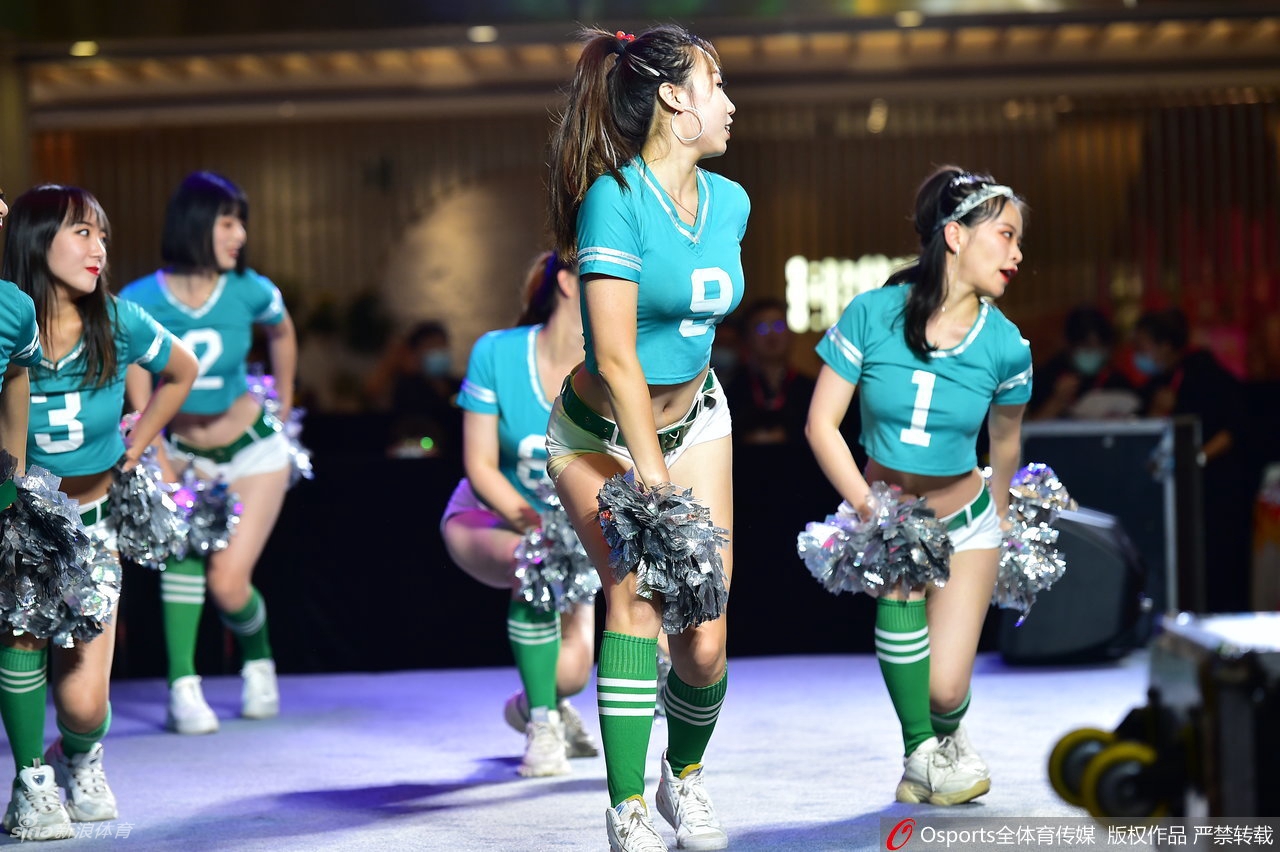 辽宁全运冠军运动员见面会 拉拉队宝贝活力热舞