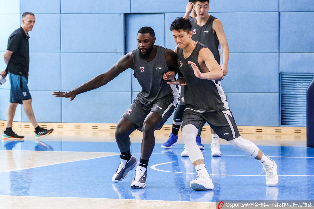 史蒂芬森到队后首训 辽篮核武器启动