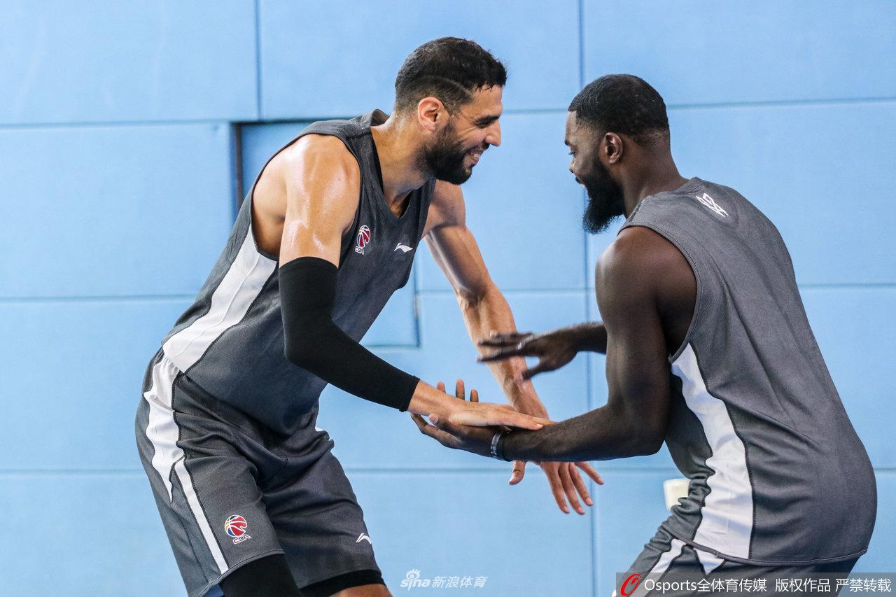 史蒂芬森到队后首训 辽篮核武器启动