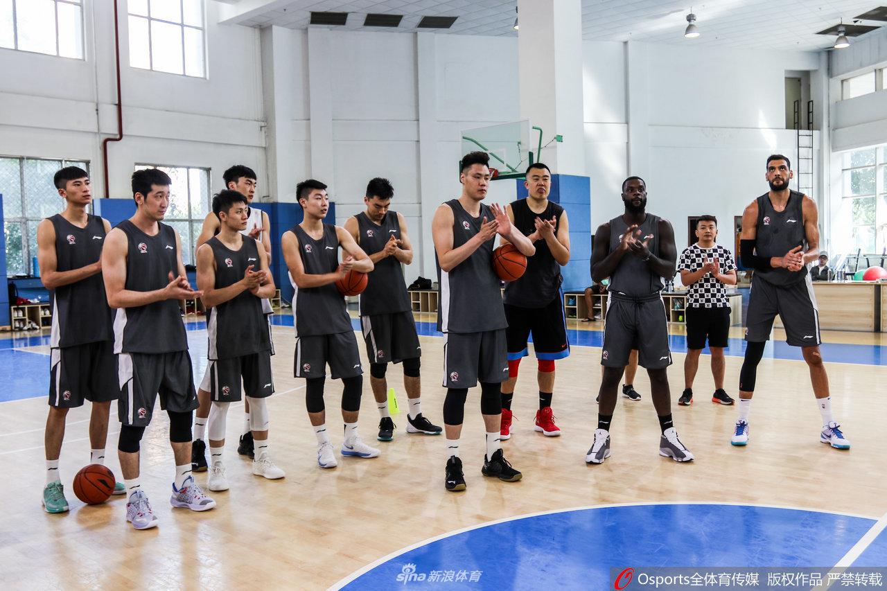 史蒂芬森到队后首训 辽篮核武器启动