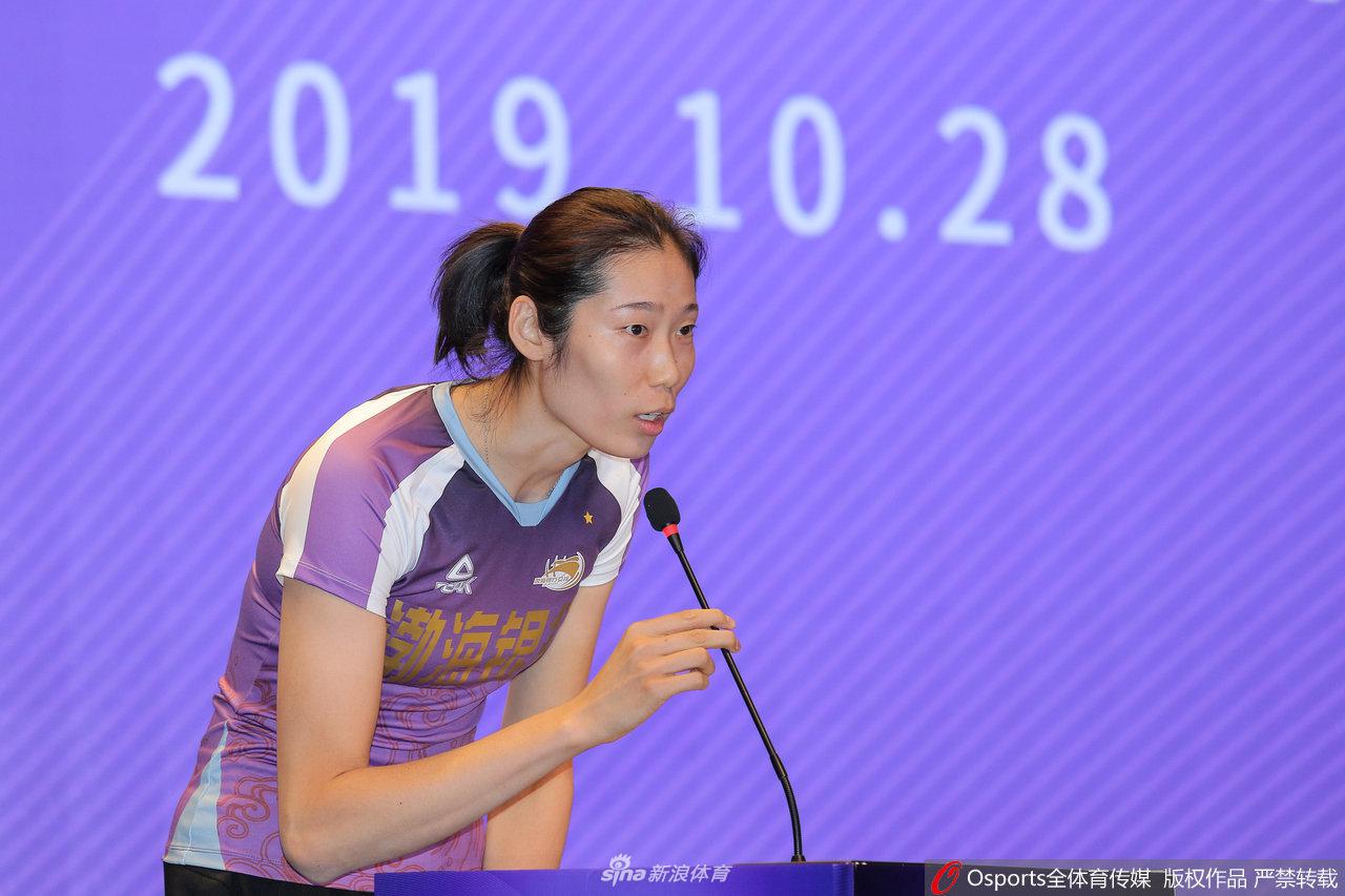 朱婷领衔出席天津女排出征仪式