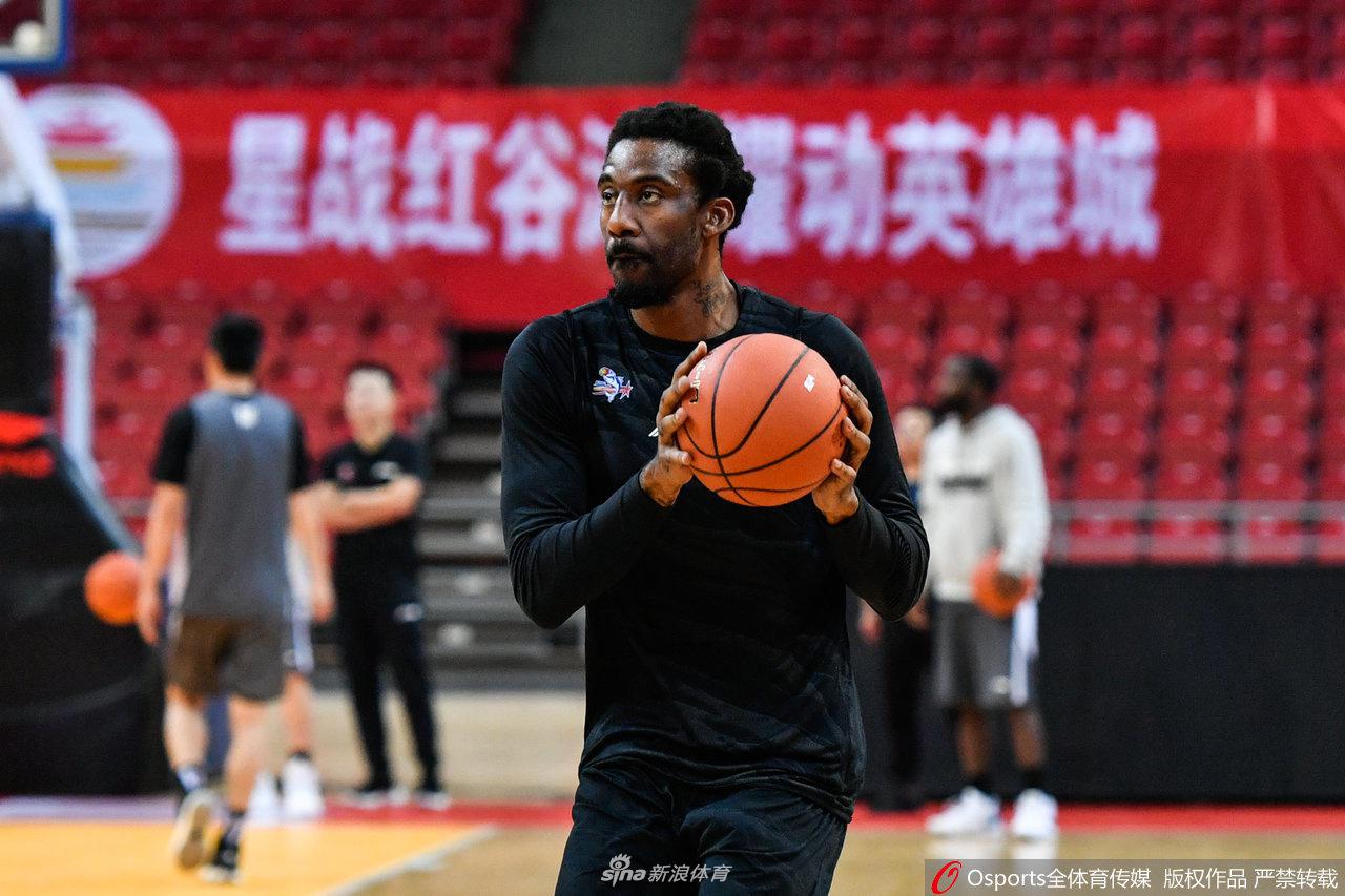 小斯与王治郅热聊不停 大郅少年不再小斯变老斯