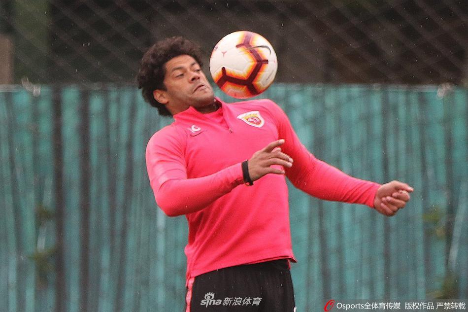上海上港球员训练备战