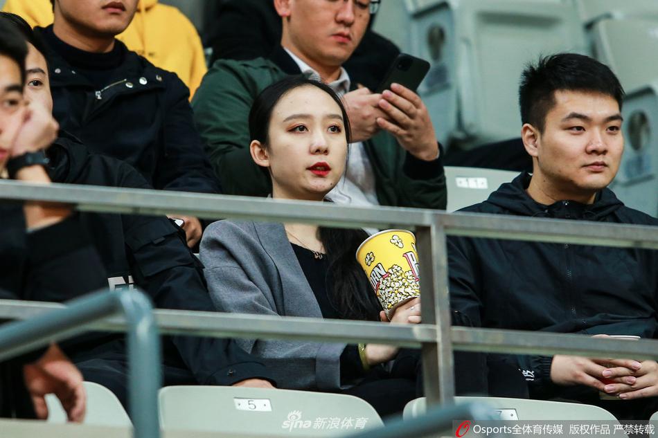 cba联赛浙江美女球迷看台观战