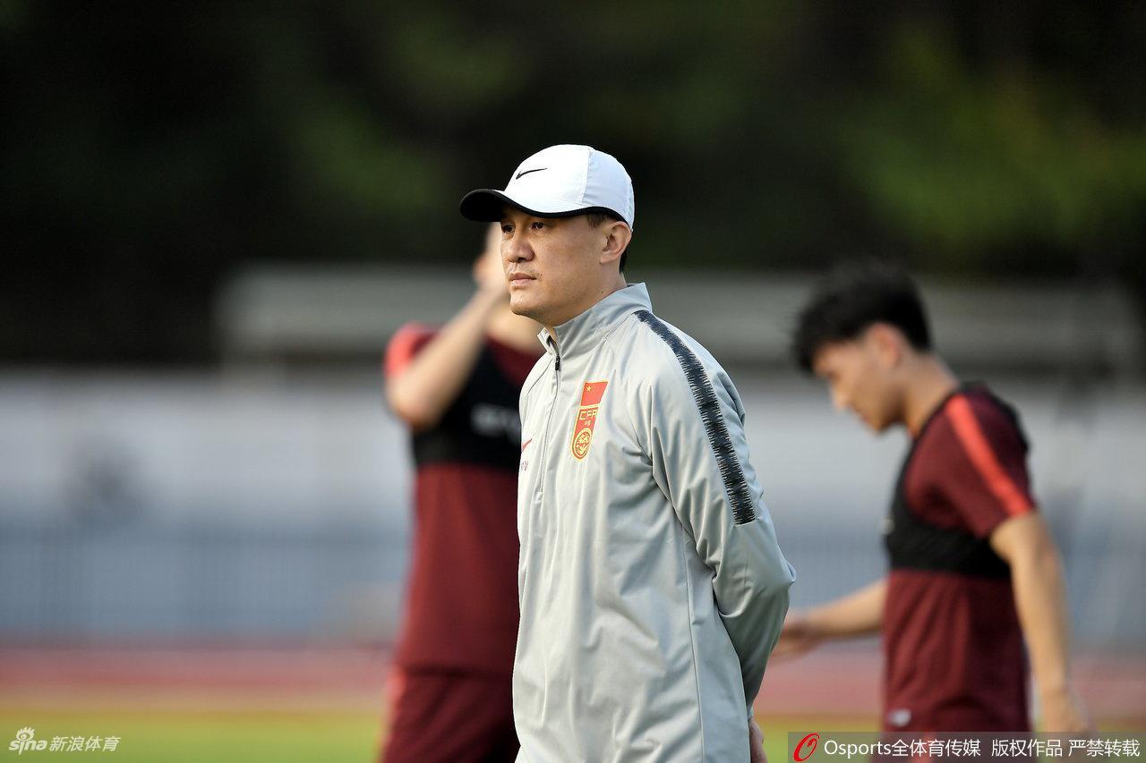 国奥踩场训练备战伊朗 无缘出线众队员不苟言笑