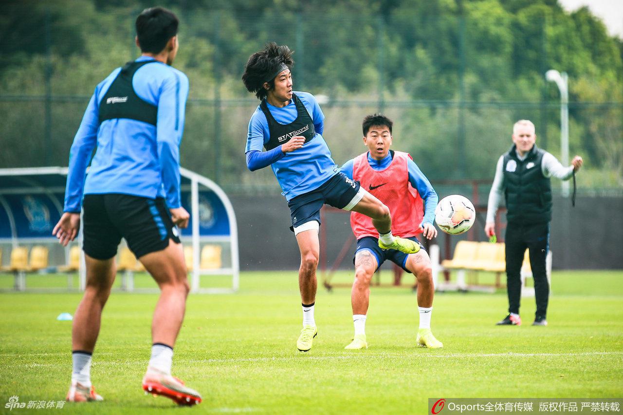 广州富力队公开训练课 范帅:尽力熟悉球员中