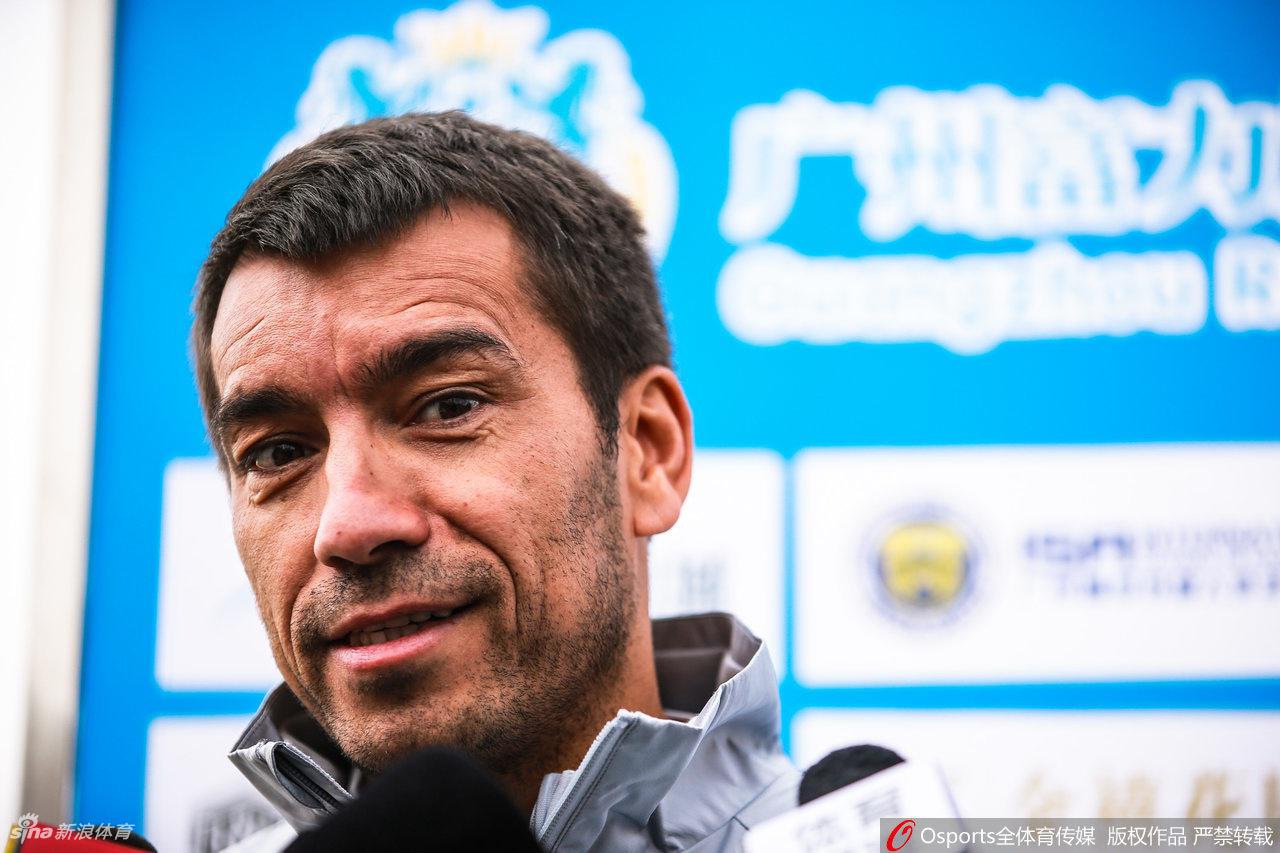 广州富力队公开训练课 范帅:尽力熟悉球员中