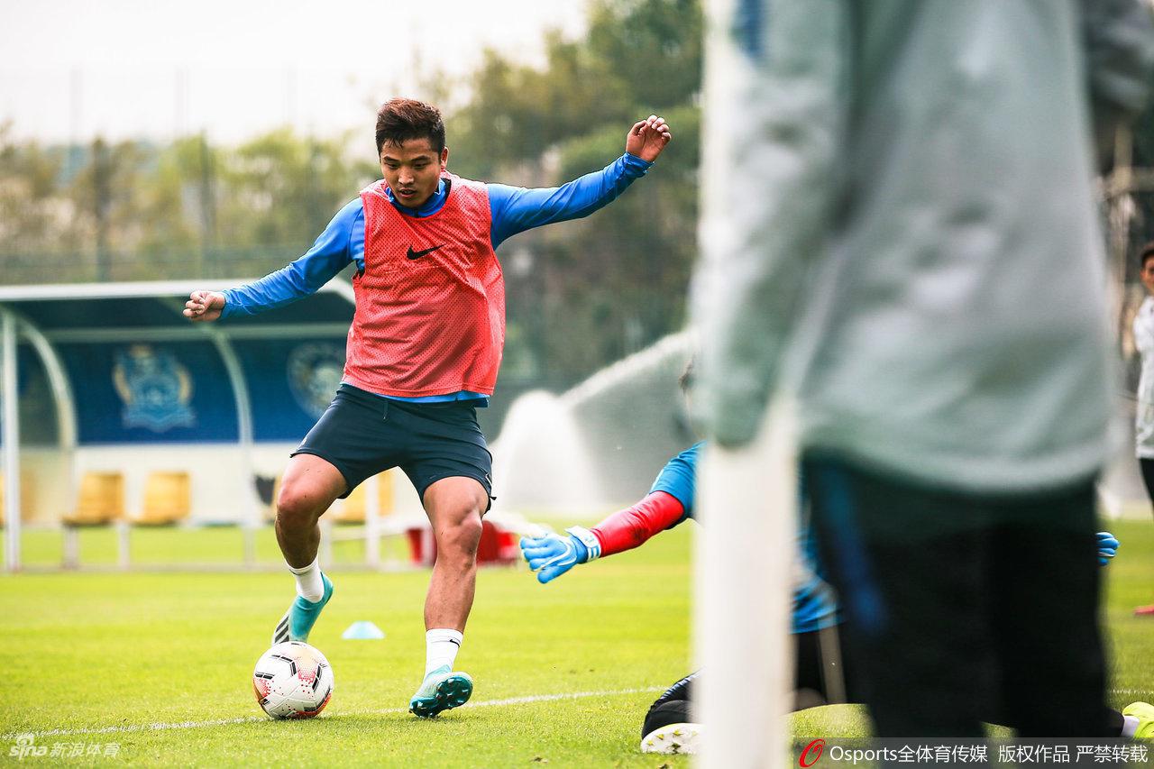 广州富力队公开训练课 范帅:尽力熟悉球员中