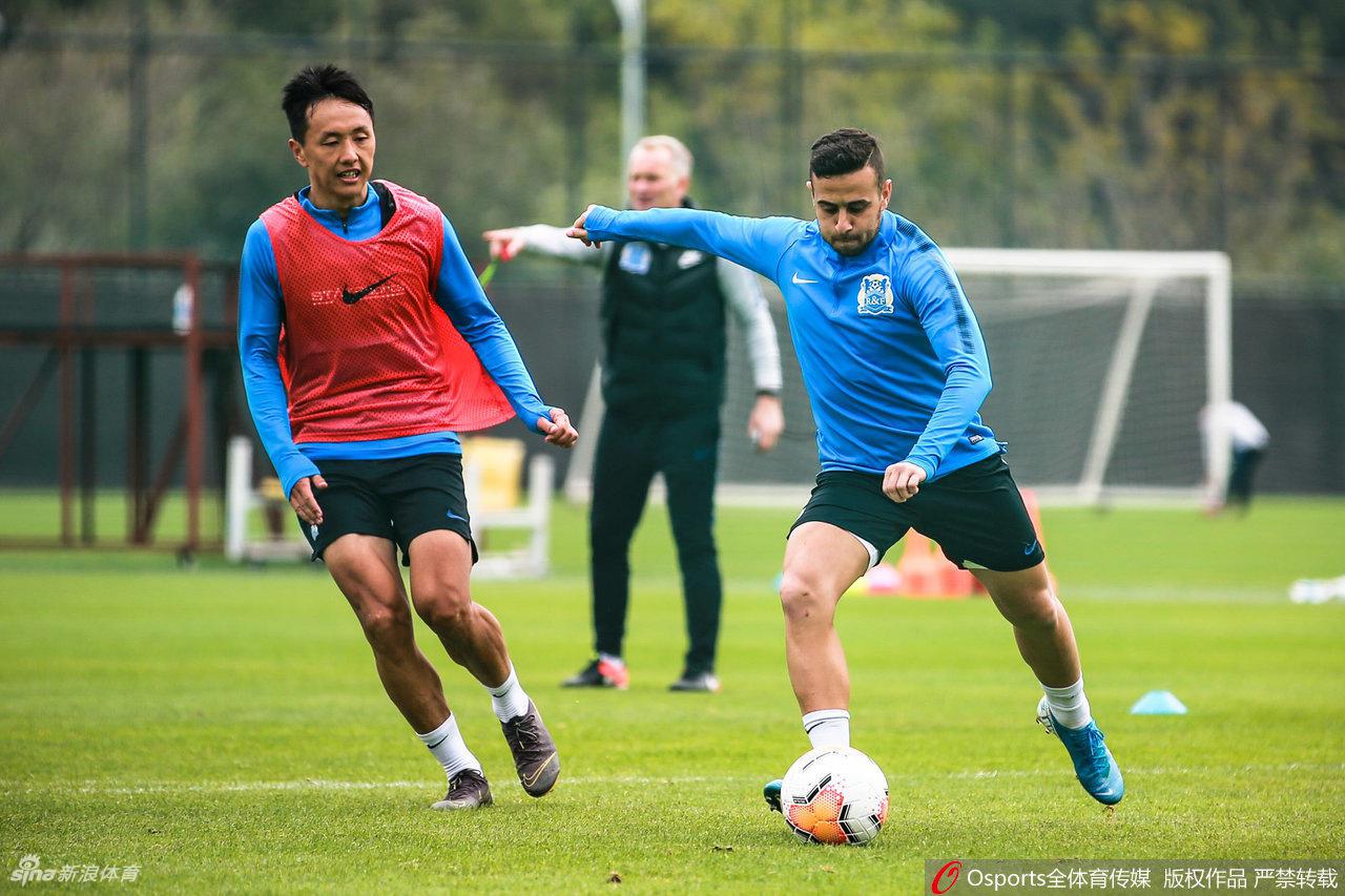广州富力队公开训练课 范帅:尽力熟悉球员中