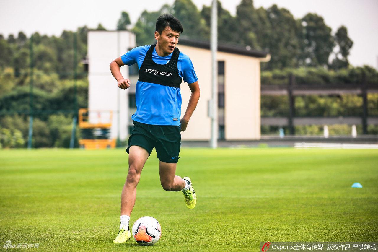 广州富力队公开训练课 范帅:尽力熟悉球员中