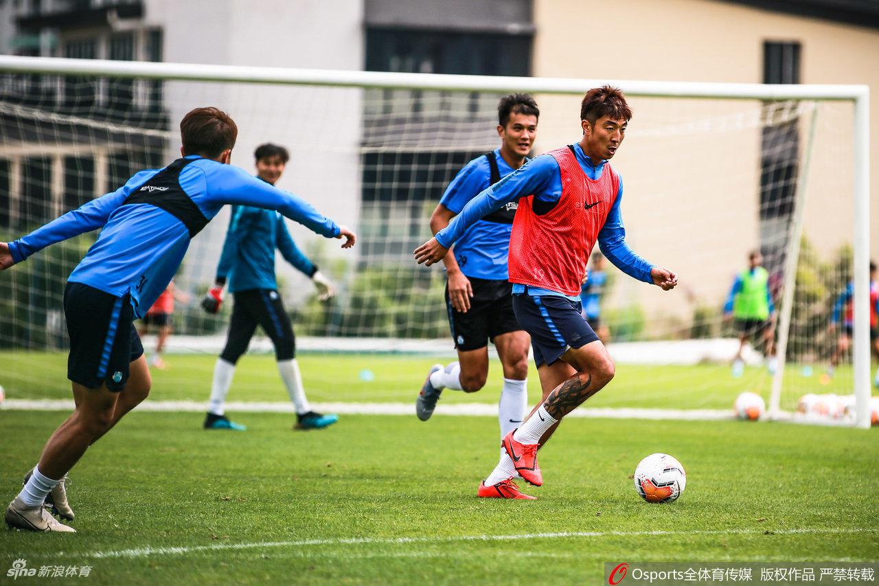 广州富力队公开训练课 范帅:尽力熟悉球员中