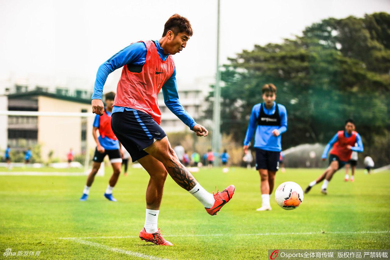 广州富力队公开训练课 范帅:尽力熟悉球员中