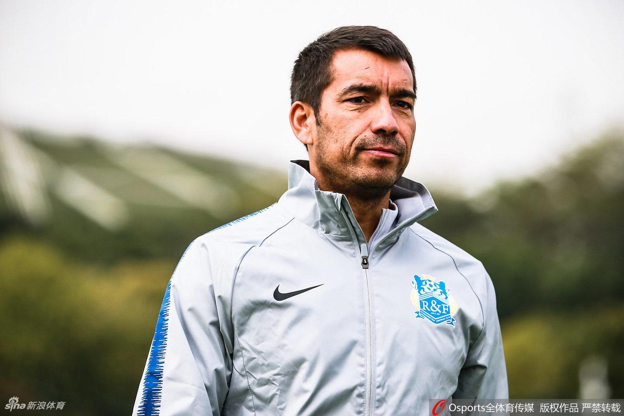 广州富力队公开训练课 范帅:尽力熟悉球员中