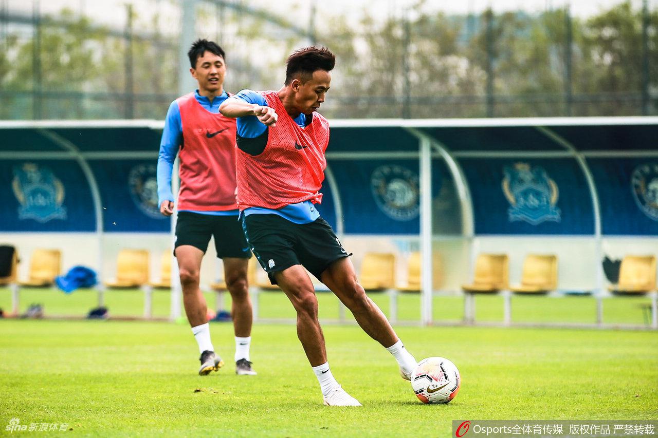 广州富力队公开训练课 范帅:尽力熟悉球员中
