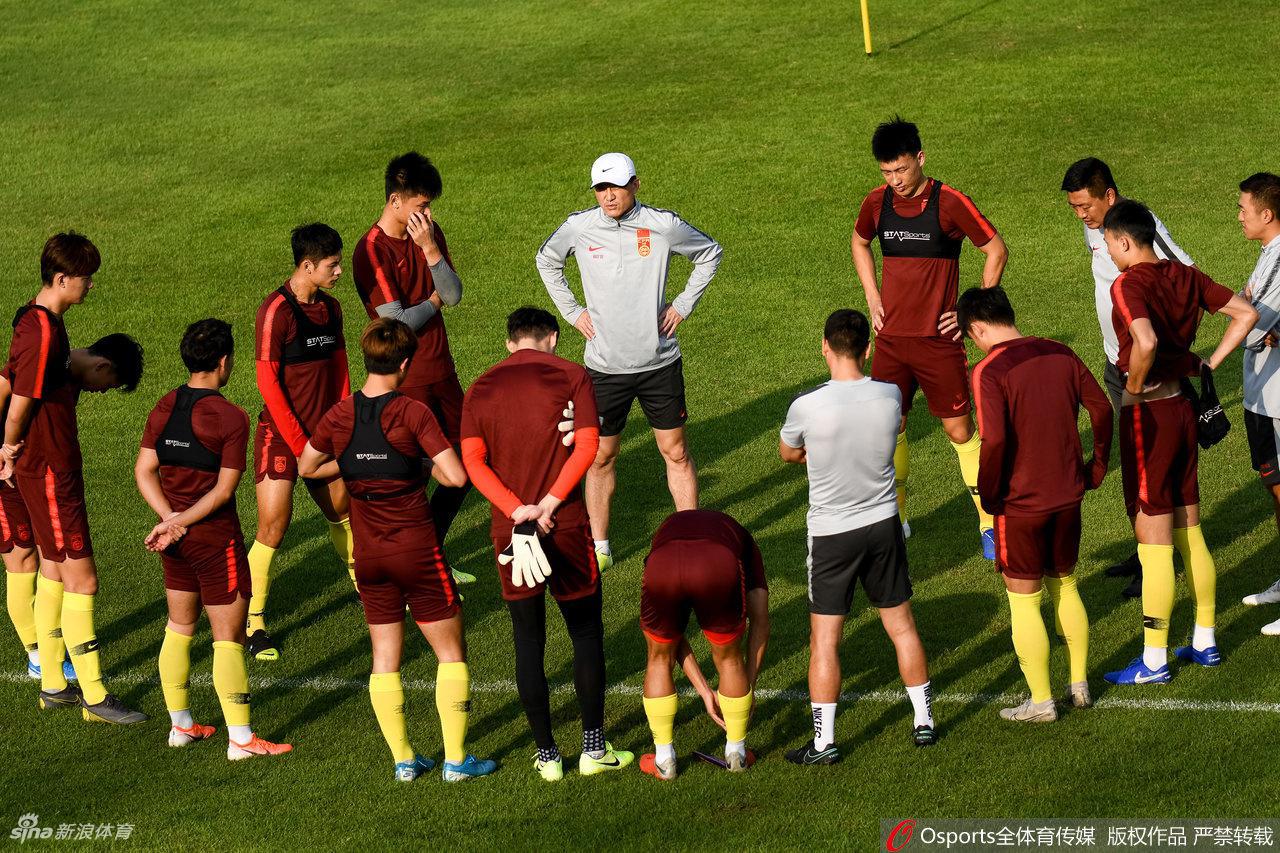 国奥踩场训练备战伊朗 无缘出线众队员不苟言笑