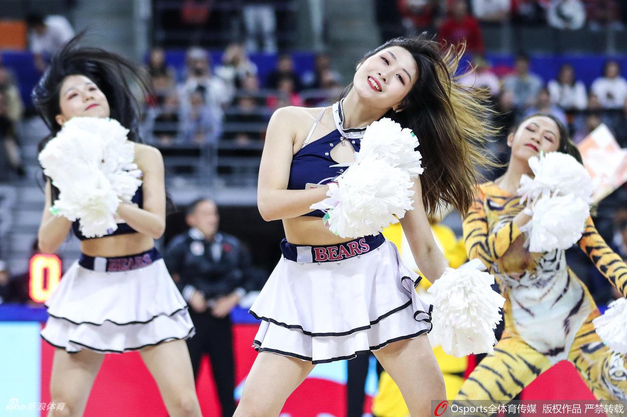 cba拉拉队11轮回顾 短裙辣妹上演赛场热舞