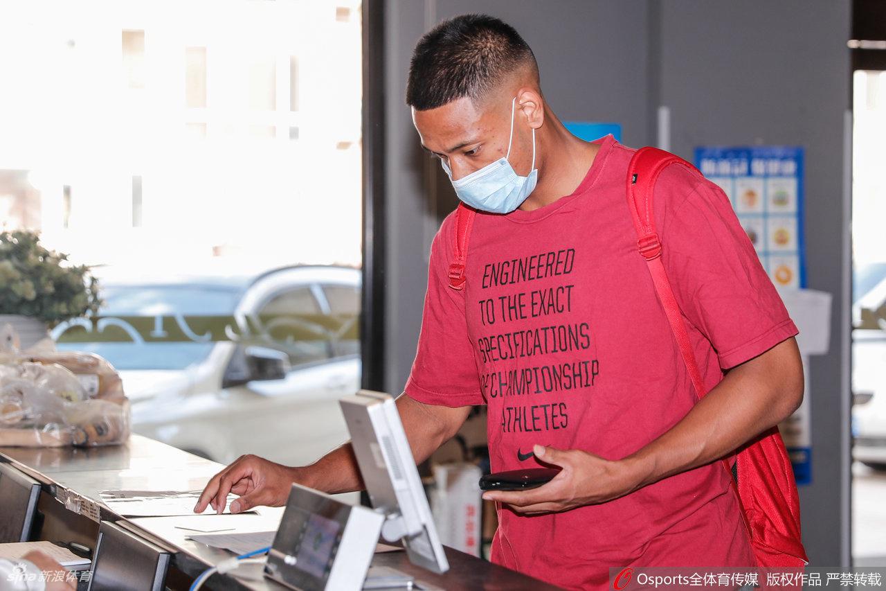 祝铭震（广州龙狮）