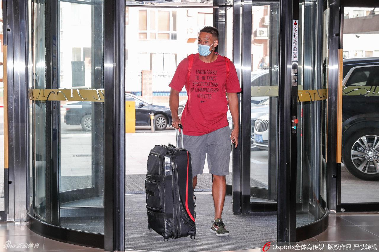 祝铭震（广州龙狮）