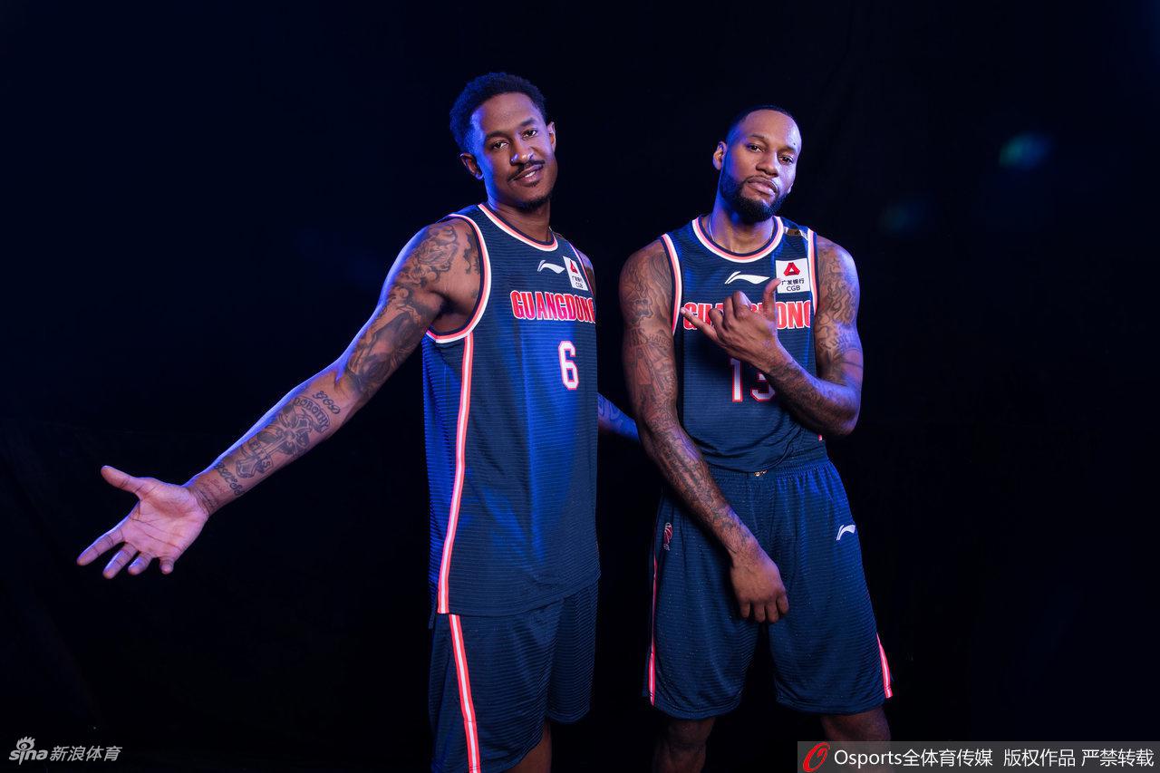 CBA广东宏远队拍摄创意写真 赵睿引领众将