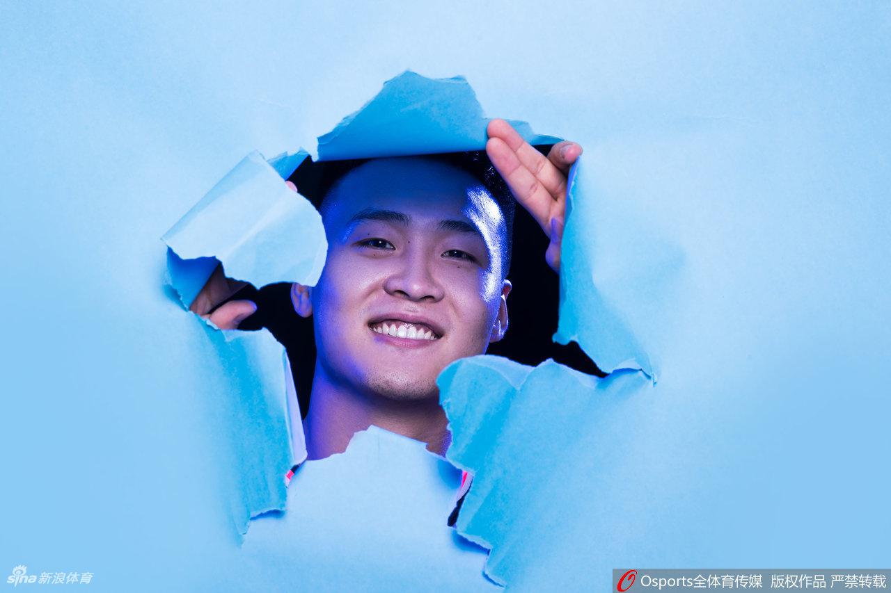 CBA广东宏远队拍摄创意写真 赵睿引领众将