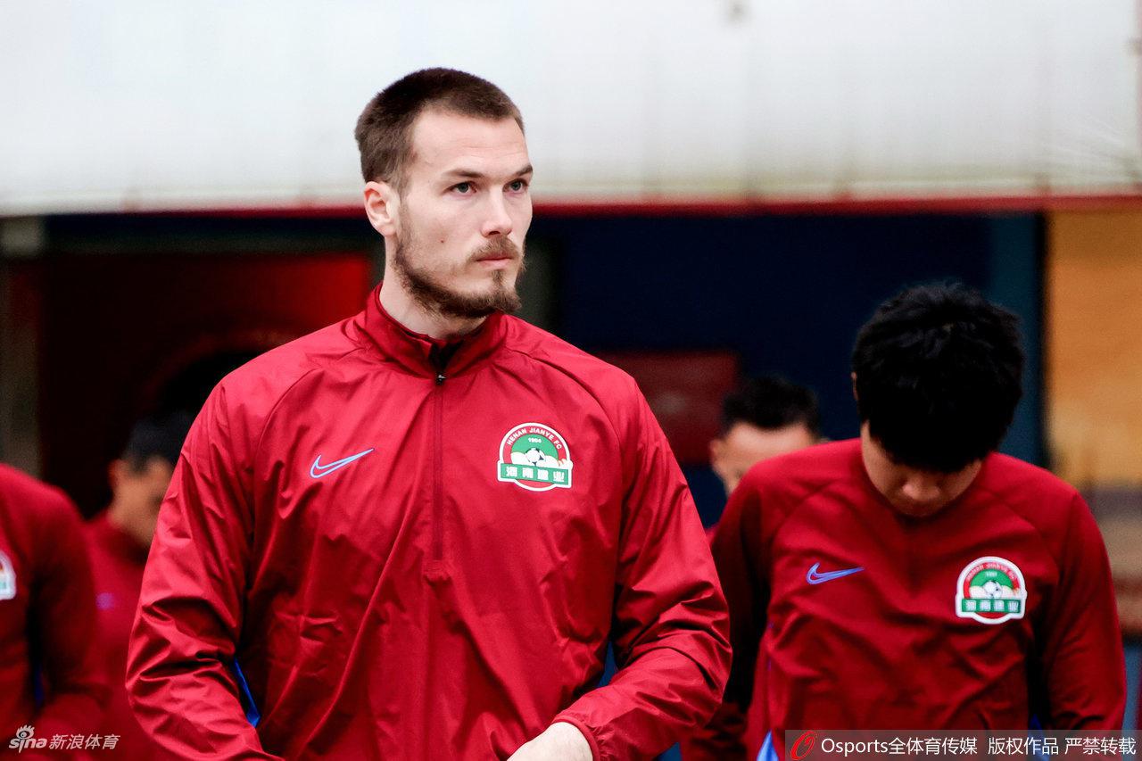 河南嵩山龙门改名后首次训练